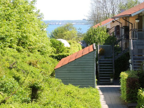 Meulenborg Park set fra sti i Meulenborgskoven. Foto: Asbjørn Hillestoft 12-05-2016.